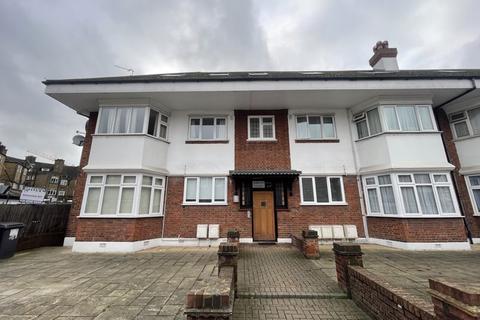 3 Drive Court, Edgware, HA8 8PP