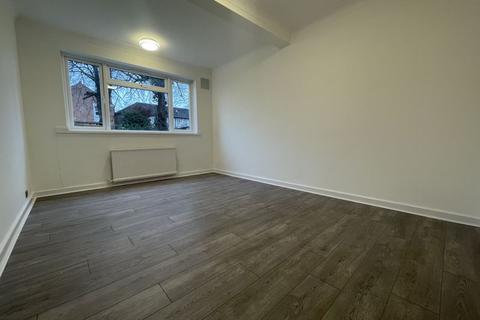 3 Drive Court, Edgware, HA8 8PP
