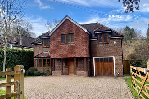 5 bedroom detached house for sale, Welcomes Road, Kenley