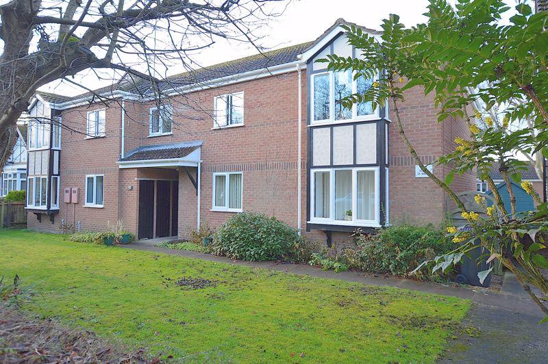 32 Oaklands, Woodhall Spa 2 bed apartment for sale £119,950