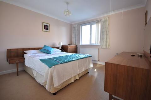 3 bedroom detached house for sale - Copse Avenue, Farnham
