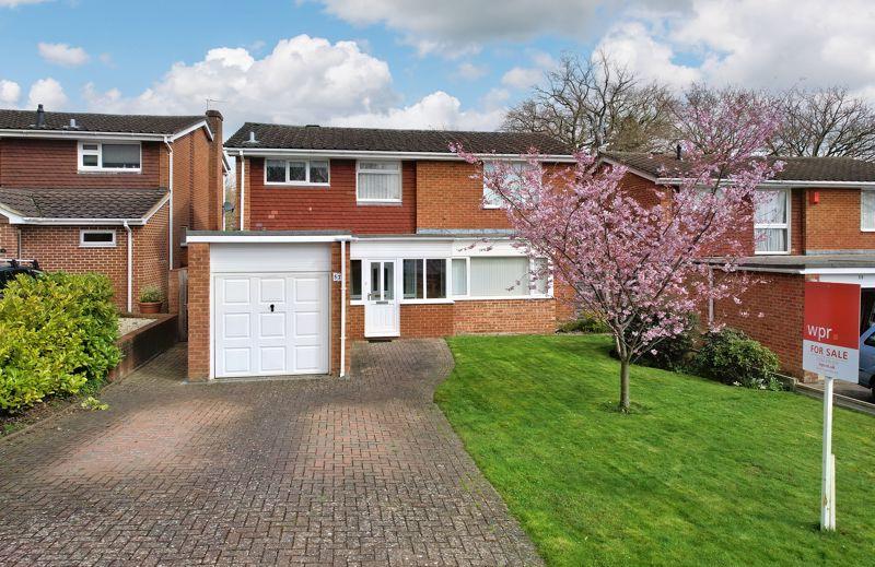 Copse Avenue, Farnham 3 bed detached house for sale £580,000