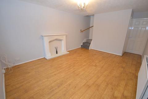 2 bedroom semi-detached house to rent, Chedworth Drive, Widnes