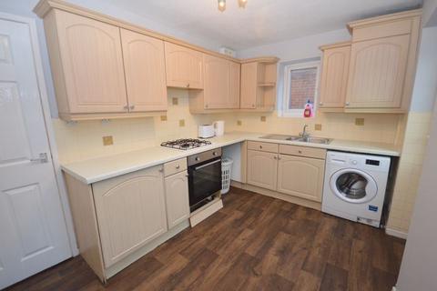 2 bedroom semi-detached house to rent, Chedworth Drive, Widnes