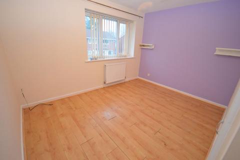 2 bedroom semi-detached house to rent, Chedworth Drive, Widnes