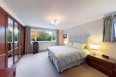 1 Greenways, Walton On The Hill, Tadworth, KT20 7QE