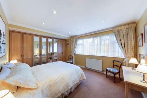 1 Greenways, Walton On The Hill, Tadworth, KT20 7QE