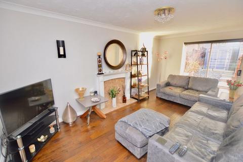 3 bedroom end of terrace house for sale - Saunders Close, Sugar Way, Peterborough
