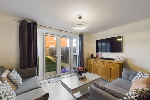 2 bedroom terraced house for sale - Siding Road, Kingsbrook, Aylesbury