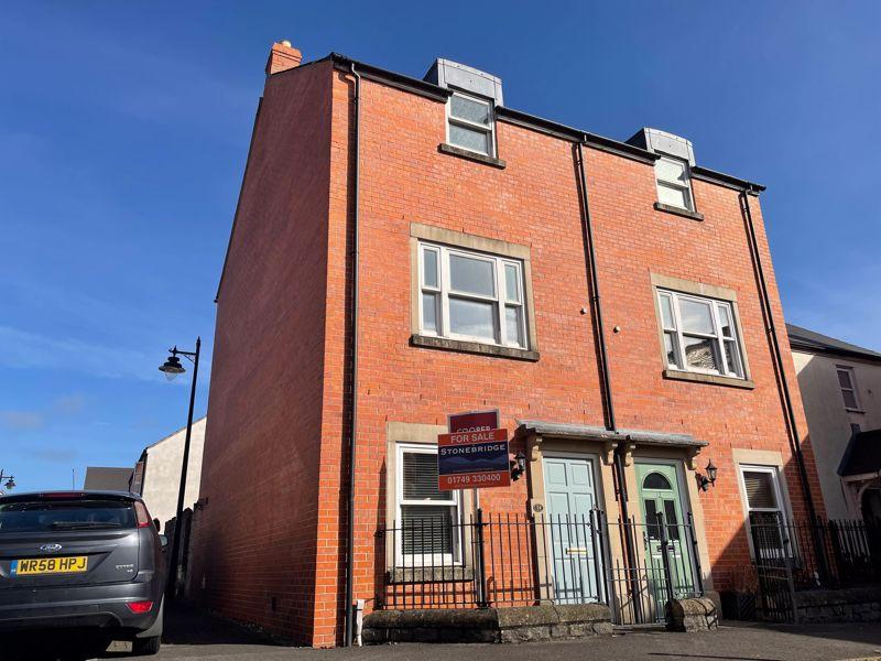 Norah Fry Avenue, Shepton Mallet 3 bed semidetached house to rent £