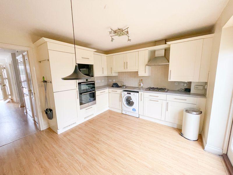 Norah Fry Avenue, Shepton Mallet 3 bed semidetached house to rent £