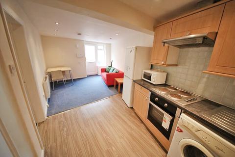 2 bedroom flat to rent, Ebberston Terrace, Hyde Park, Leeds, LS6