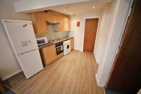 2 bedroom flat to rent, Ebberston Terrace, Hyde Park, Leeds, LS6