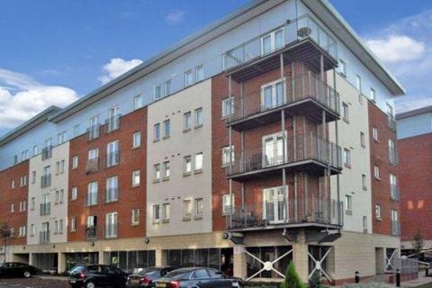 3 bedroom apartment to rent, Gilbert House, Elmira Way, Manchester