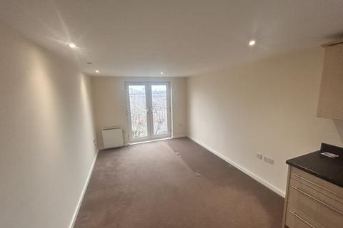 3 bedroom apartment to rent, Gilbert House, Elmira Way, Manchester