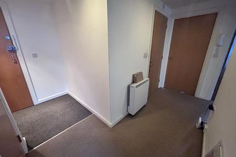 3 bedroom apartment to rent, Gilbert House, Elmira Way, Manchester