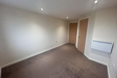 3 bedroom apartment to rent, Gilbert House, Elmira Way, Manchester