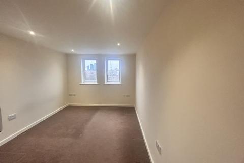 3 bedroom apartment to rent, Gilbert House, Elmira Way, Manchester