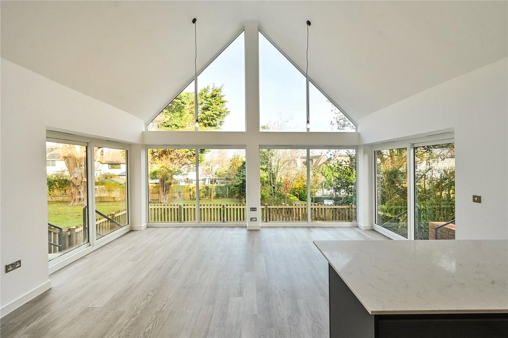 School Road, Saltwood, Hythe, Kent, CT21 2 bed apartment for sale £