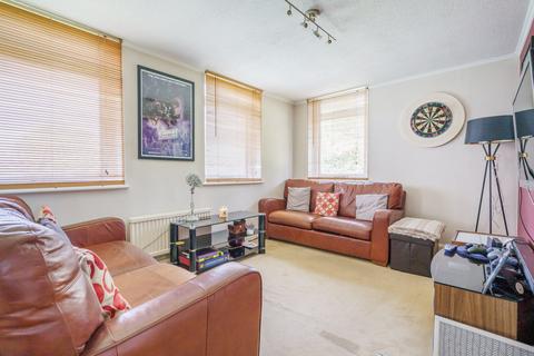 2 bedroom flat for sale, Larchmoor Park, Gerrards Cross Road, Stoke Poges