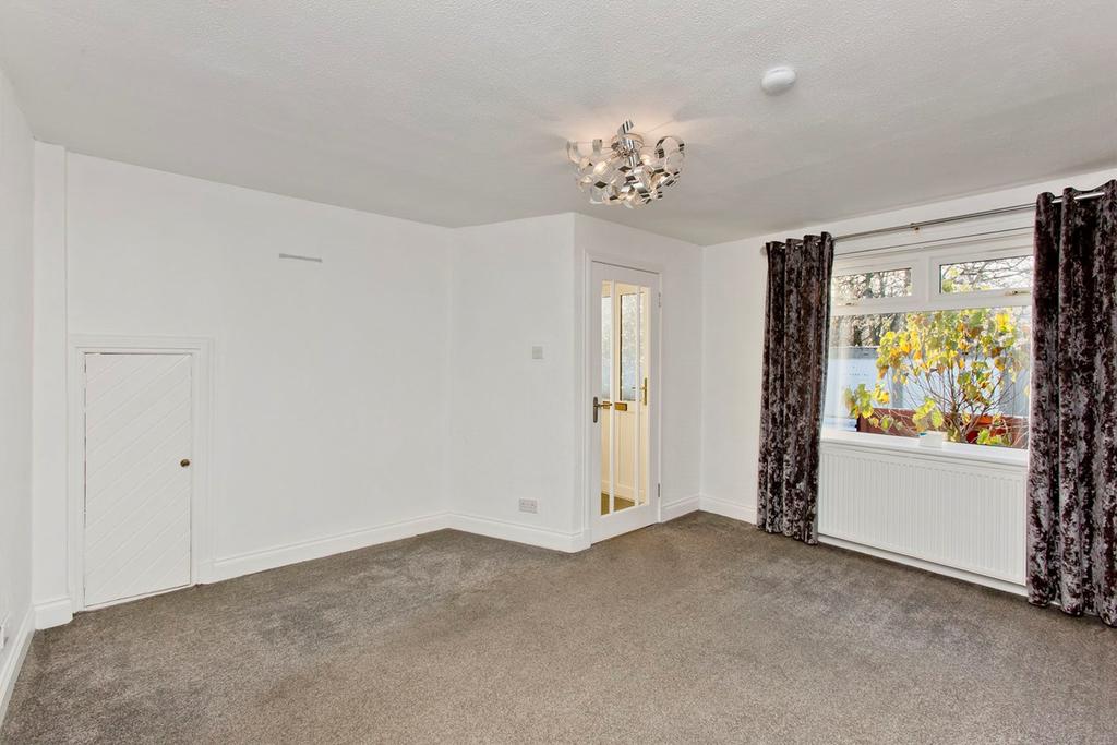 Manson Crescent, Perth, PH2 3 bed terraced house £165,000