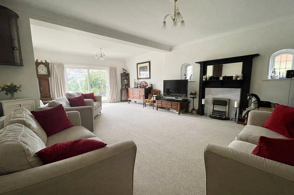 St Albans Avenue, Queens Park, Bournemouth, BH8 8 bed detached house