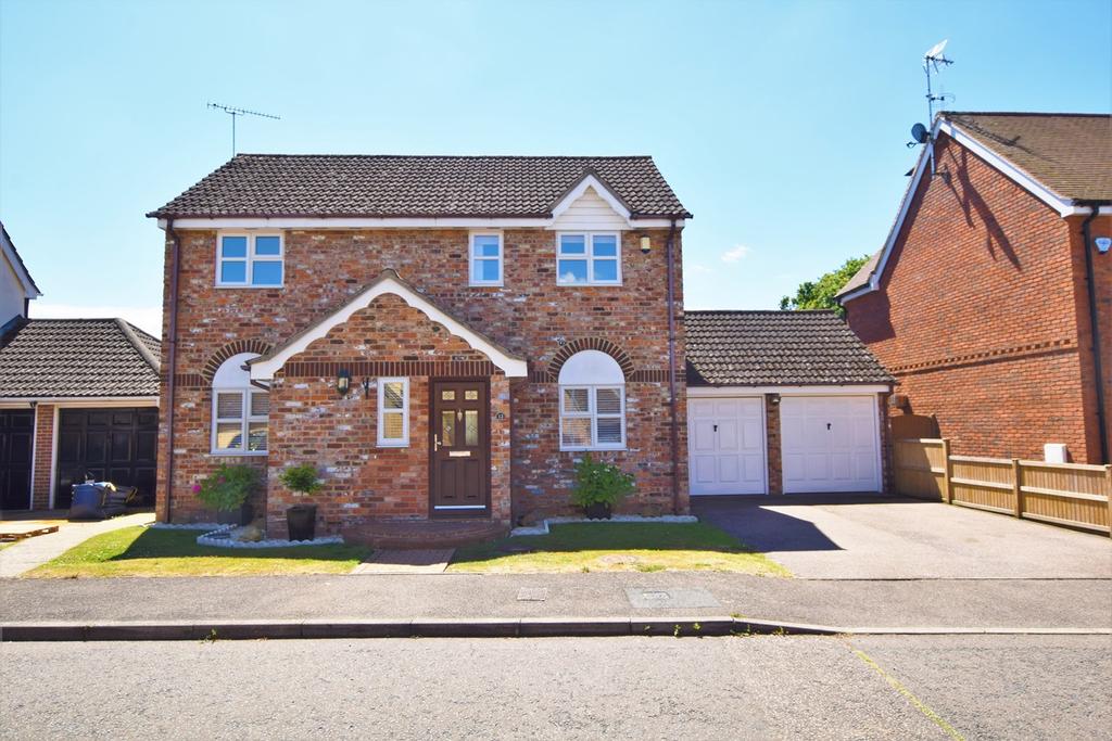 Lampern Crescent, Billericay, CM12 4 bed detached house for sale £825,000