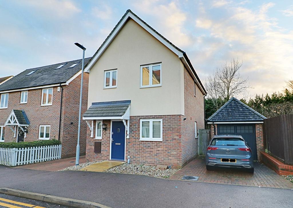School Lane, Sawbridgeworth, CM21 3 bed detached house £1,695 pcm (£