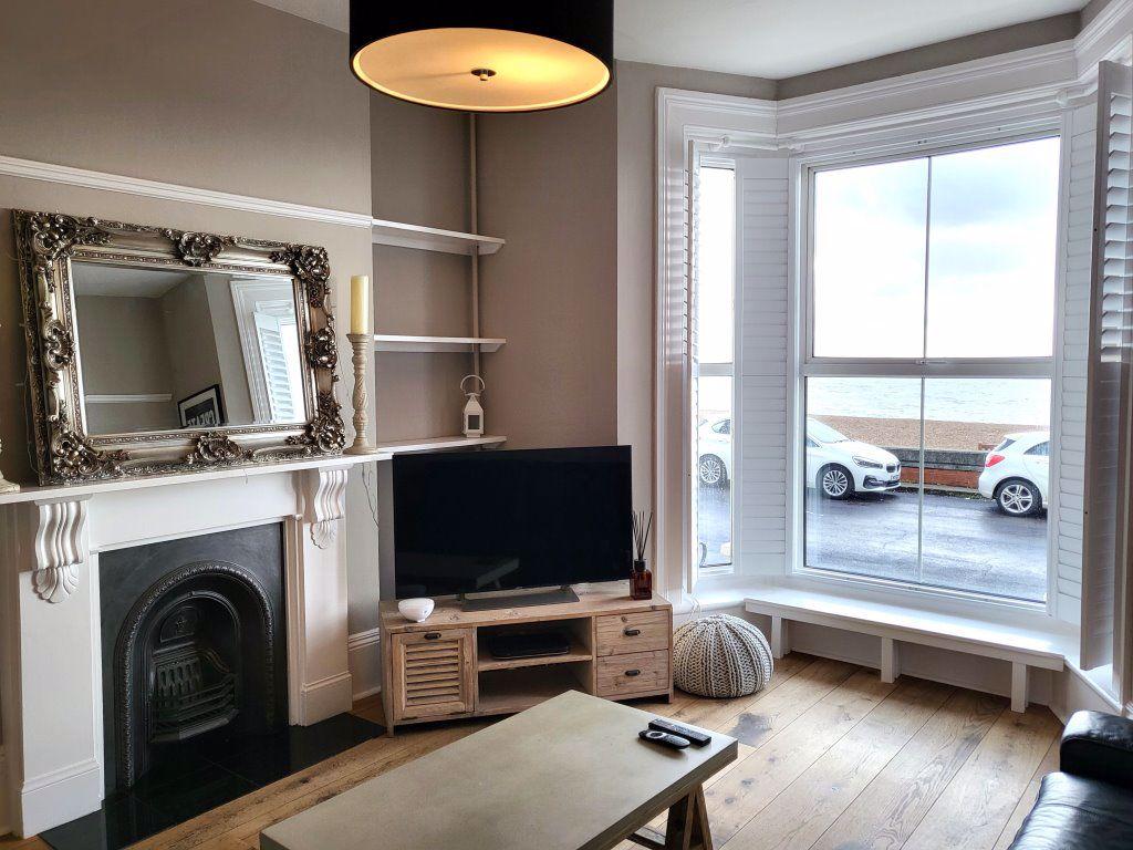 Hythe, Kent 2 bed £1,275 pcm (£294 pw)