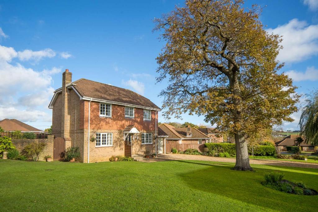 Cowes, Isle of Wight 3 bed detached house for sale £542,000