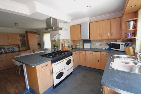 4 bedroom semi-detached house for sale - Totland Bay, Isle of Wight