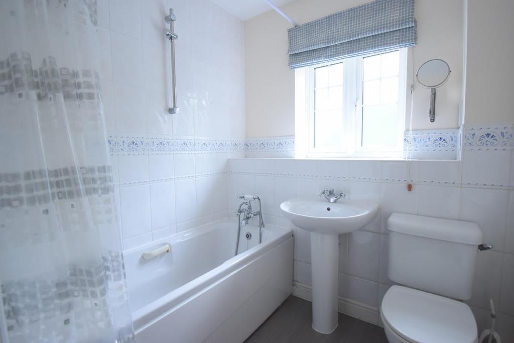 Main Bathroom.JPG