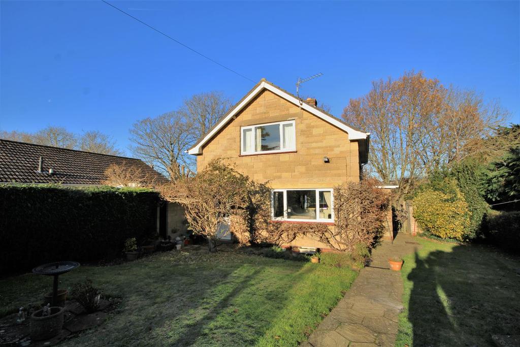 Queens Road, Freshwater 2 bed detached house - £299,950