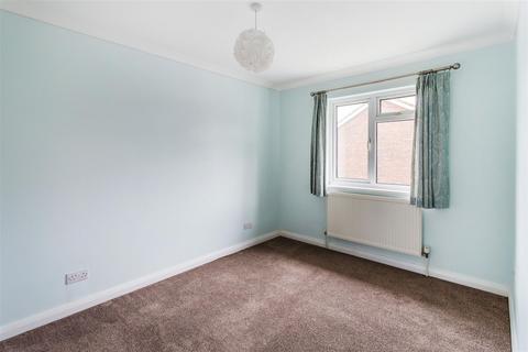 3 bedroom terraced house to rent, Barrow Green Road Oxted