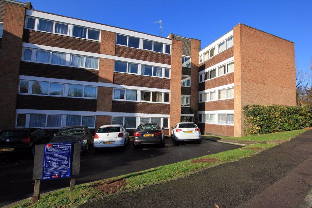 2 Bedrooms Billericay 2 bed flat £1,100 pcm (£254 pw)
