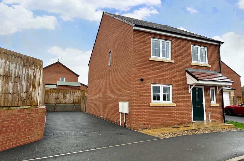 Harvester Way, Buckingham Fields, Northampton NN4 4 bed detached house