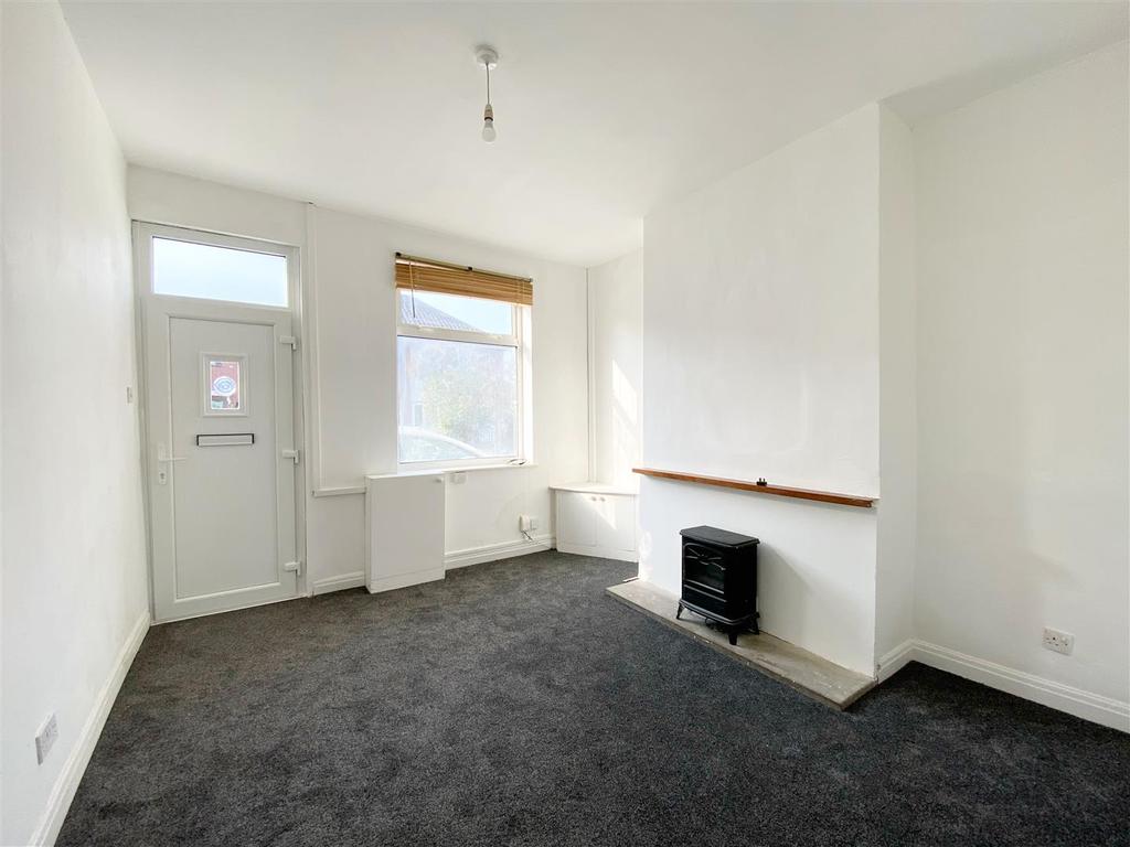Garfield Terrace, York 2 bed terraced house £825 pcm (£190 pw)