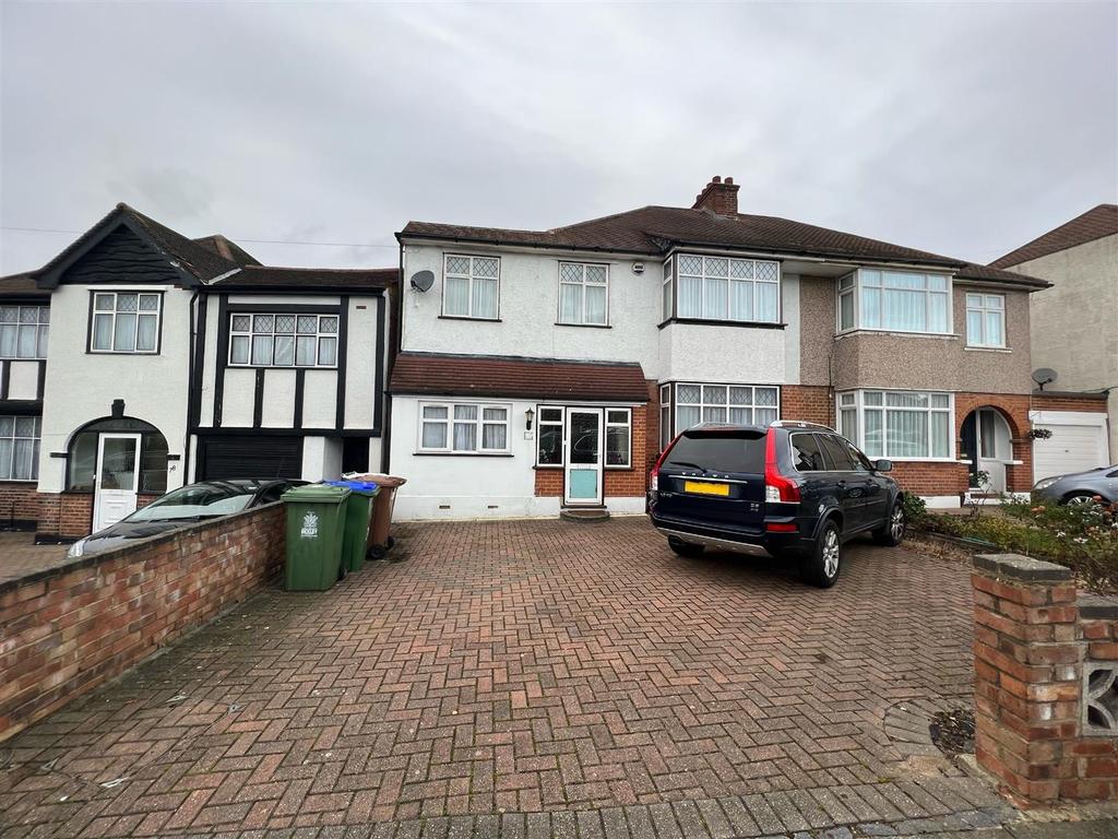 Townley Road, Bexleyheath 5 bed semidetached house £2,400 pcm (£554 pw)