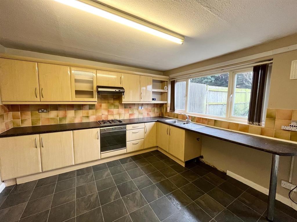 Masons Way, Solihull 3 bed house £995 pcm (£230 pw)