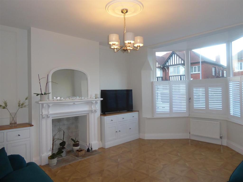 Queens Parade, Cleethorpes 2 bed flat £800 pcm (£185 pw)