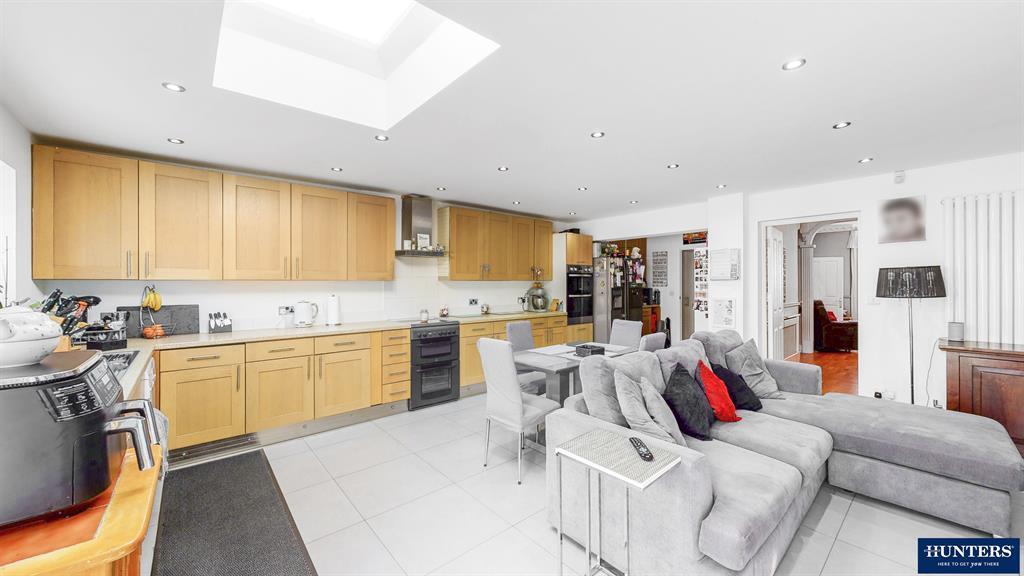 Pembroke Road, Seven Kings, IG3 4 bed terraced house £625,000