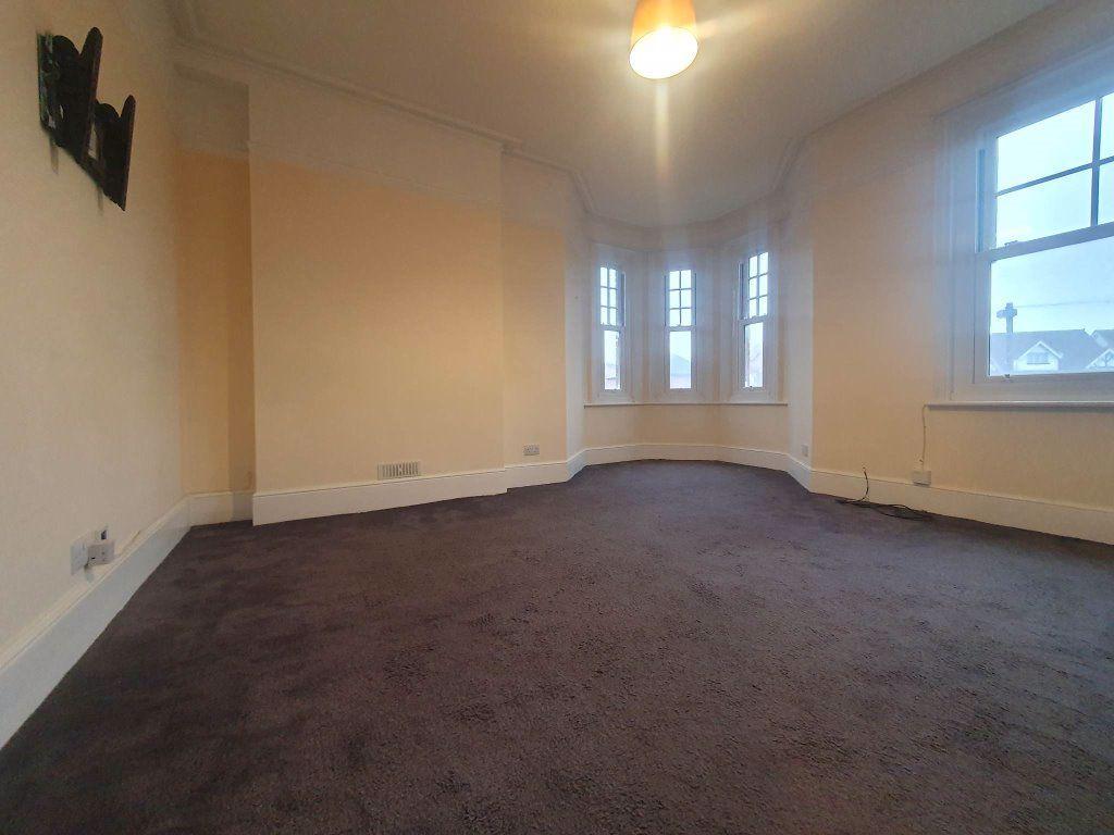 Ashdown Road, Bexhill on Sea 2 bed flat £850 pcm (£196 pw)