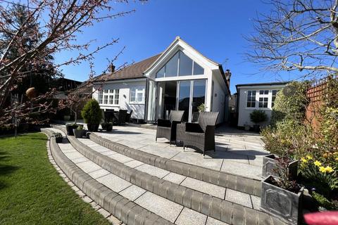 9 Burses Way, Hutton, Brentwood, CM13 2PL