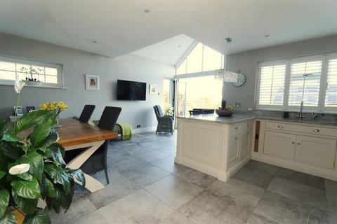 9 Burses Way, Hutton, Brentwood, CM13 2PL