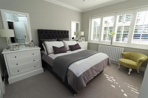 9 Burses Way, Hutton, Brentwood, CM13 2PL