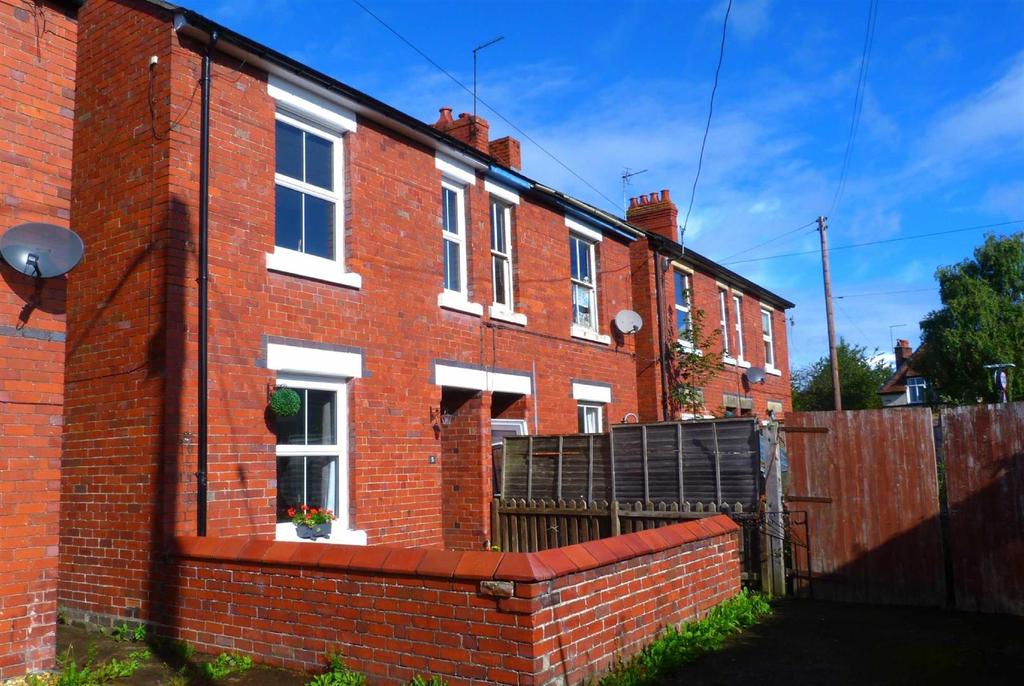 New Road, Gobowen, SY11 3JH 2 bed semidetached house to rent £750