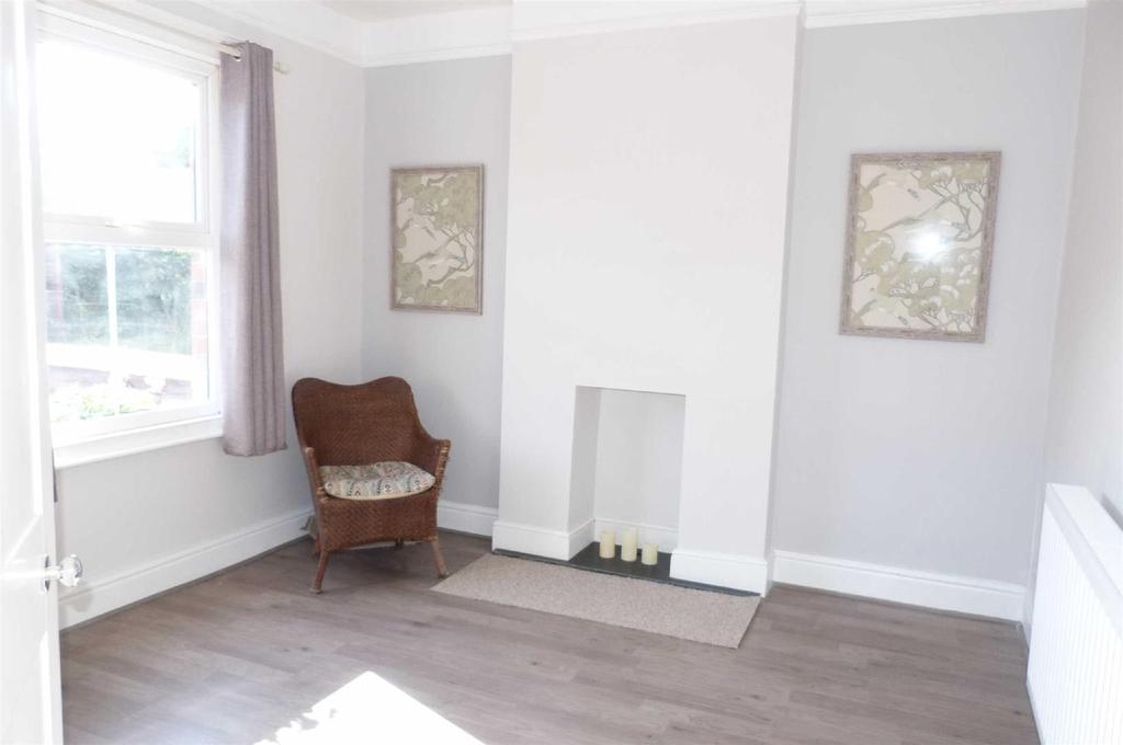 New Road, Gobowen, SY11 3JH 2 bed semidetached house to rent £750 pcm (£173 pw)