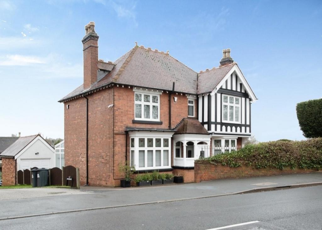 Lichfield Road, Four Oaks, Sutton... 4 bed detached house £900,000