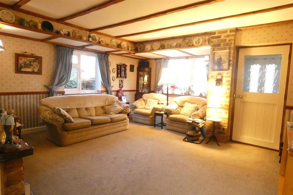 Blackberry Lane, Four Oaks 3 bed semidetached house £385,000