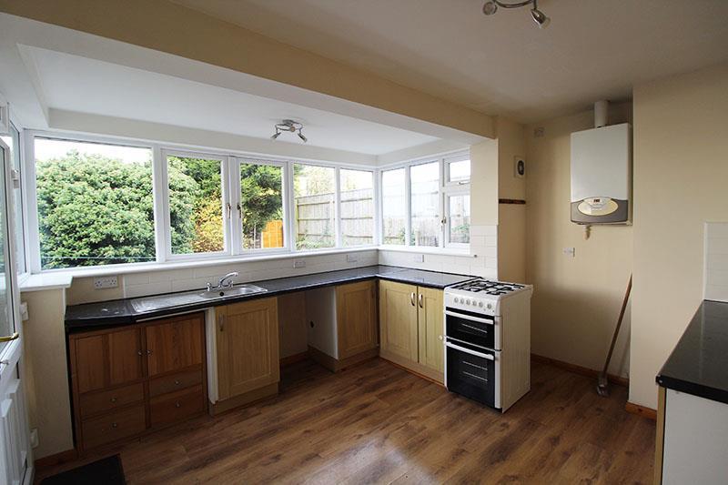 Hilderic Crescent, Dudley 3 bed semidetached house £850 pcm (£196 pw)